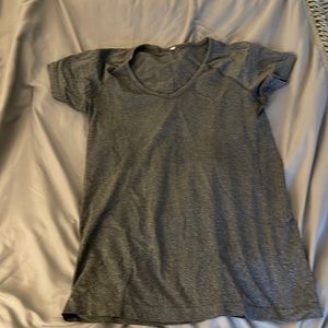 Lululemon V Neck Swiftly - Size 10